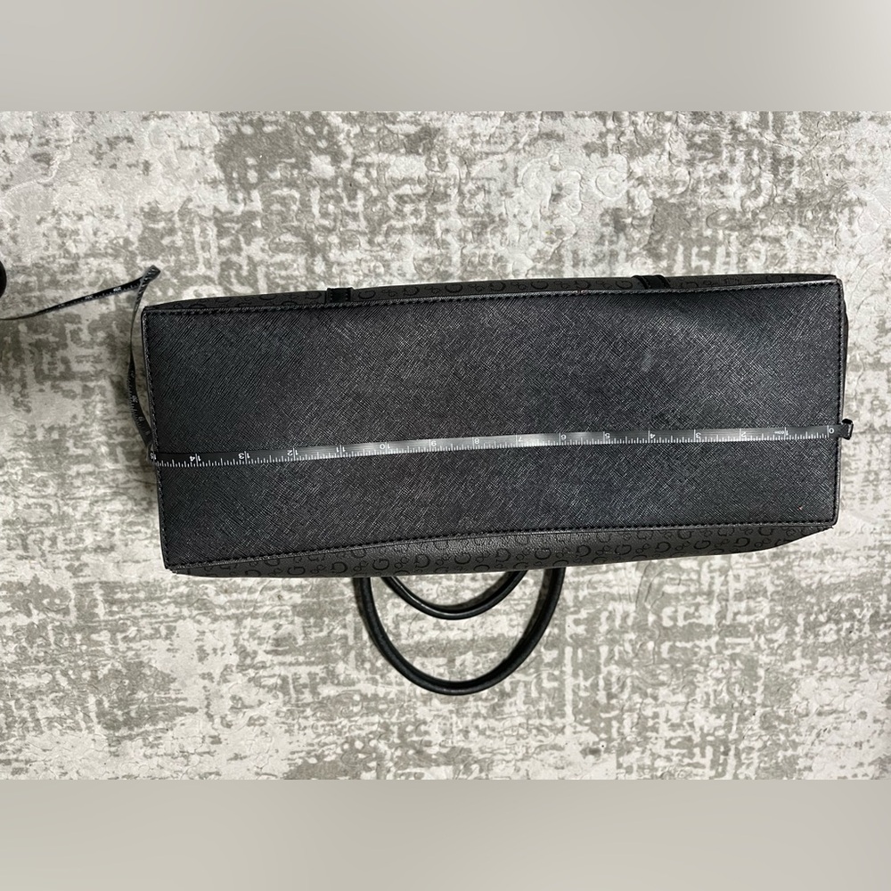 Guess purse - Picture 3 of 9